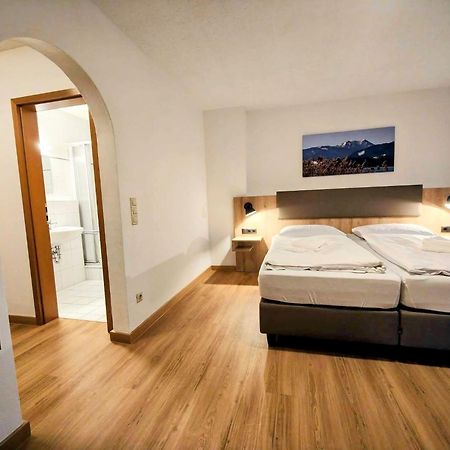 A8 Hotel Im Darchinger Hof Bed & Breakfast - Zwischen Holzkirchen Und Weyarn - Zwischen Muenchen Salzburg Und Innsbruck - Kurz Vor Dem Irschenberg Exterior photo