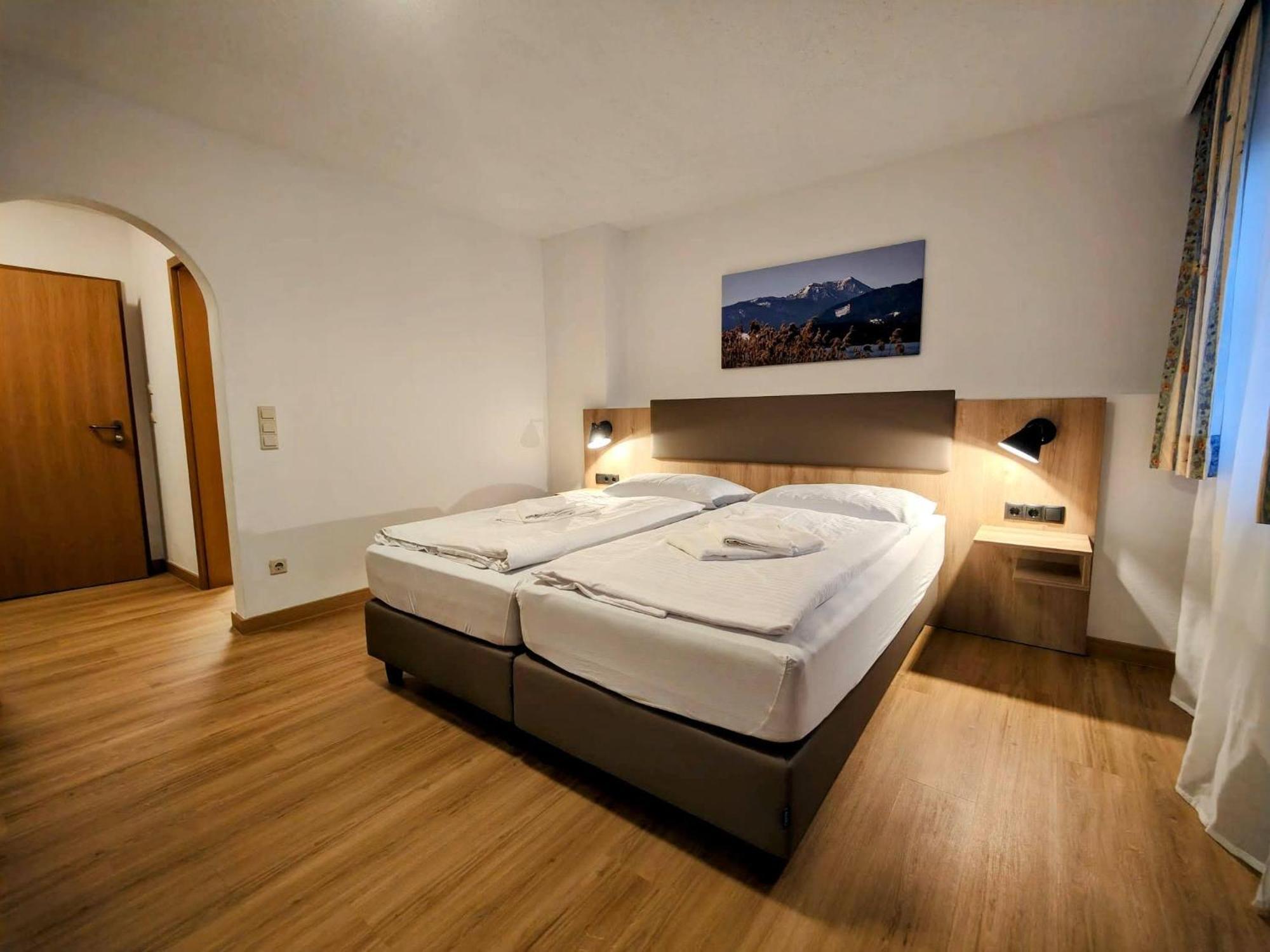 A8 Hotel Im Darchinger Hof Bed & Breakfast - Zwischen Holzkirchen Und Weyarn - Zwischen Muenchen Salzburg Und Innsbruck - Kurz Vor Dem Irschenberg Exterior photo