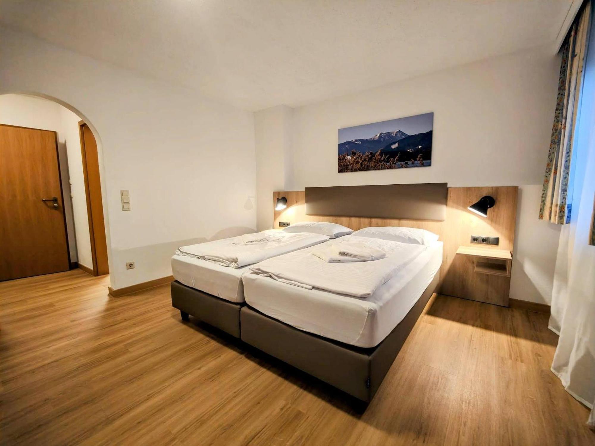 A8 Hotel Im Darchinger Hof Bed & Breakfast - Zwischen Holzkirchen Und Weyarn - Zwischen Muenchen Salzburg Und Innsbruck - Kurz Vor Dem Irschenberg Exterior photo