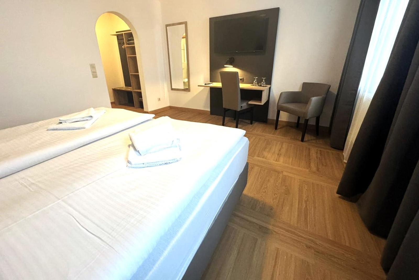 A8 Hotel Im Darchinger Hof Bed & Breakfast - Zwischen Holzkirchen Und Weyarn - Zwischen Muenchen Salzburg Und Innsbruck - Kurz Vor Dem Irschenberg Exterior photo