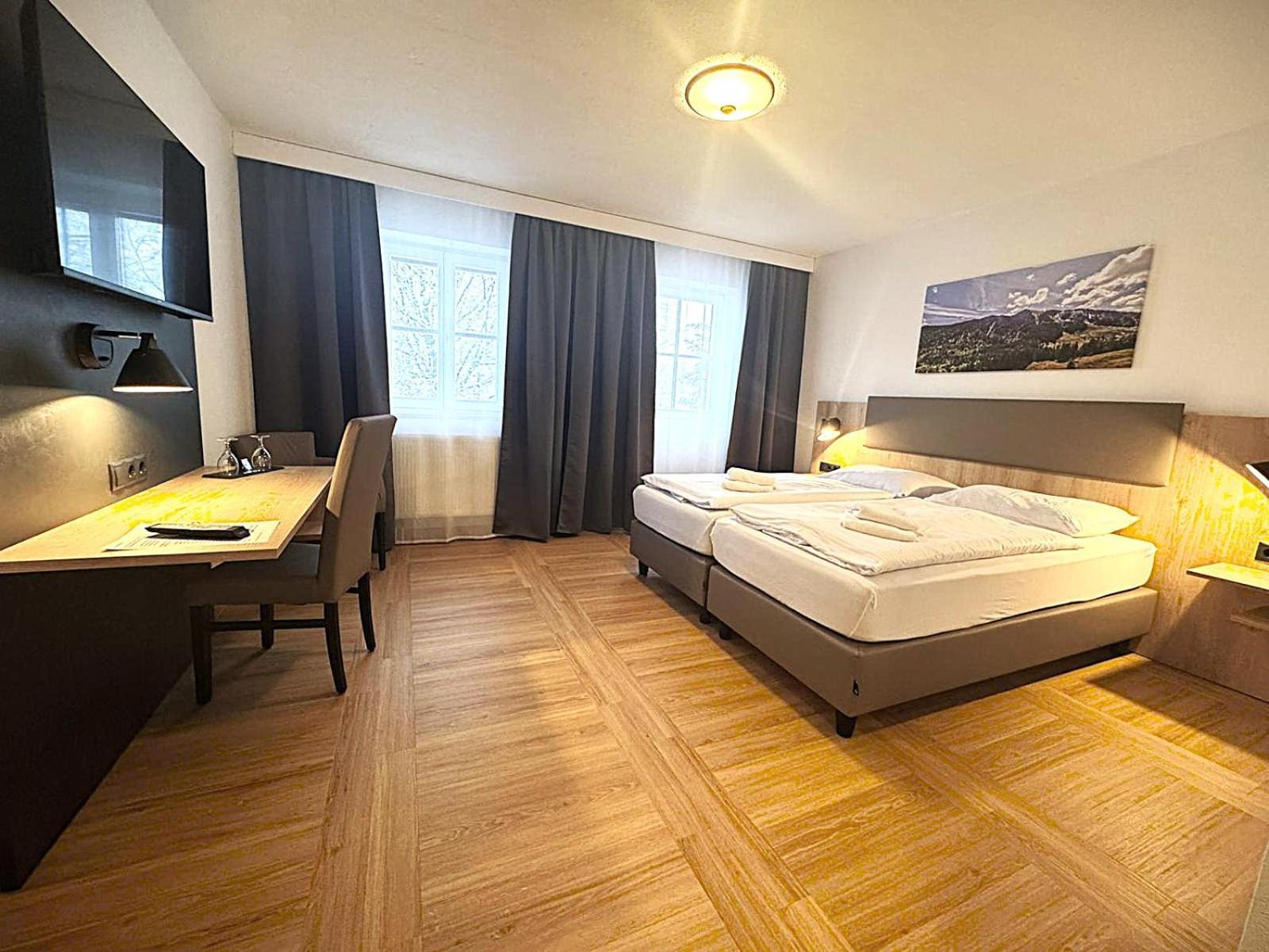 A8 Hotel Im Darchinger Hof Bed & Breakfast - Zwischen Holzkirchen Und Weyarn - Zwischen Muenchen Salzburg Und Innsbruck - Kurz Vor Dem Irschenberg Exterior photo