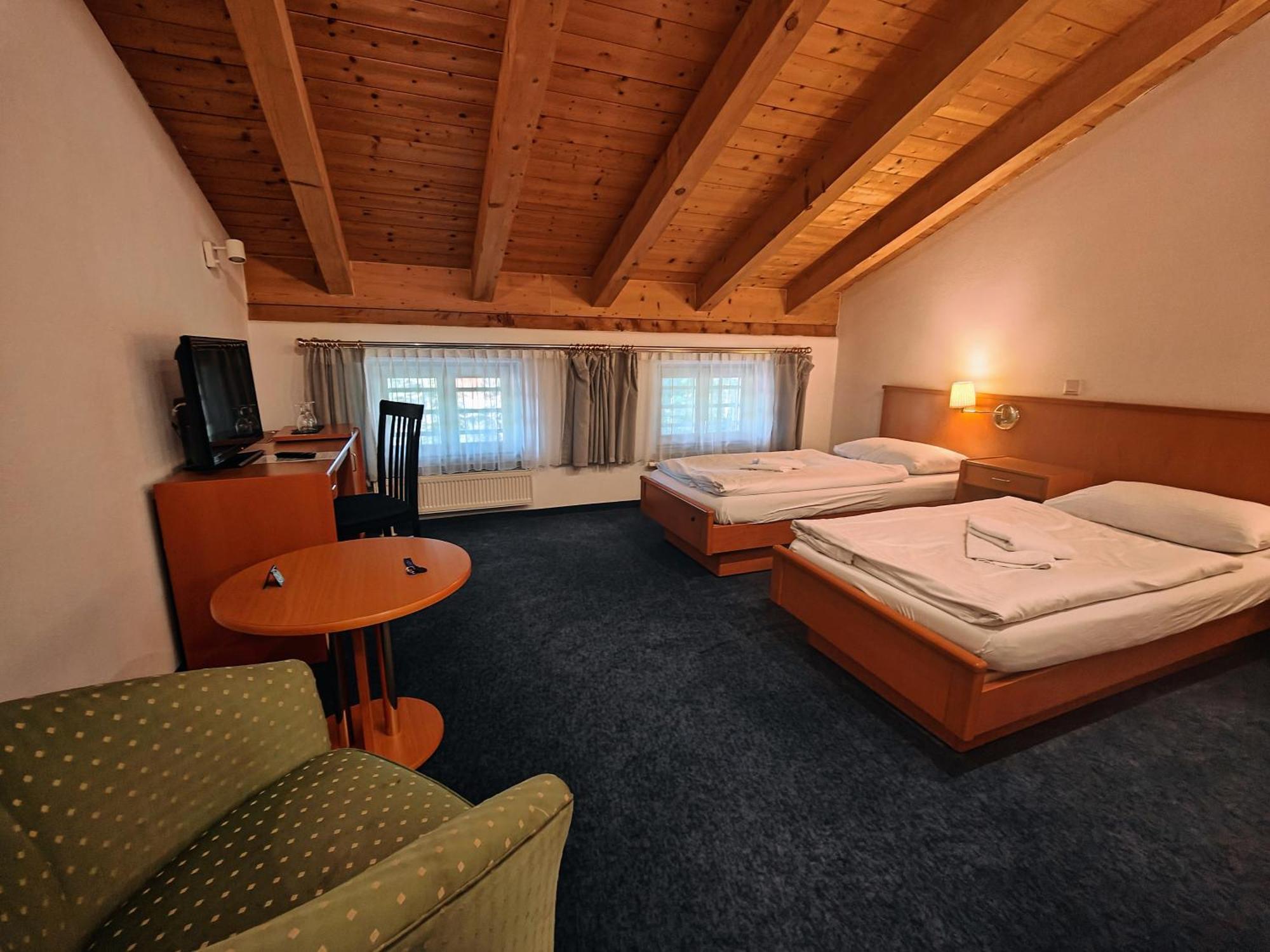 A8 Hotel Im Darchinger Hof Bed & Breakfast - Zwischen Holzkirchen Und Weyarn - Zwischen Muenchen Salzburg Und Innsbruck - Kurz Vor Dem Irschenberg Exterior photo
